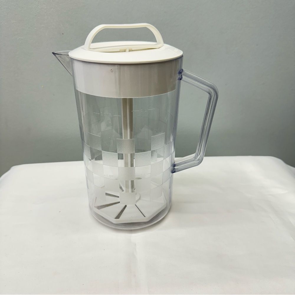 pampered chef 2 quart 2 liter drink pitcher‎ mixer